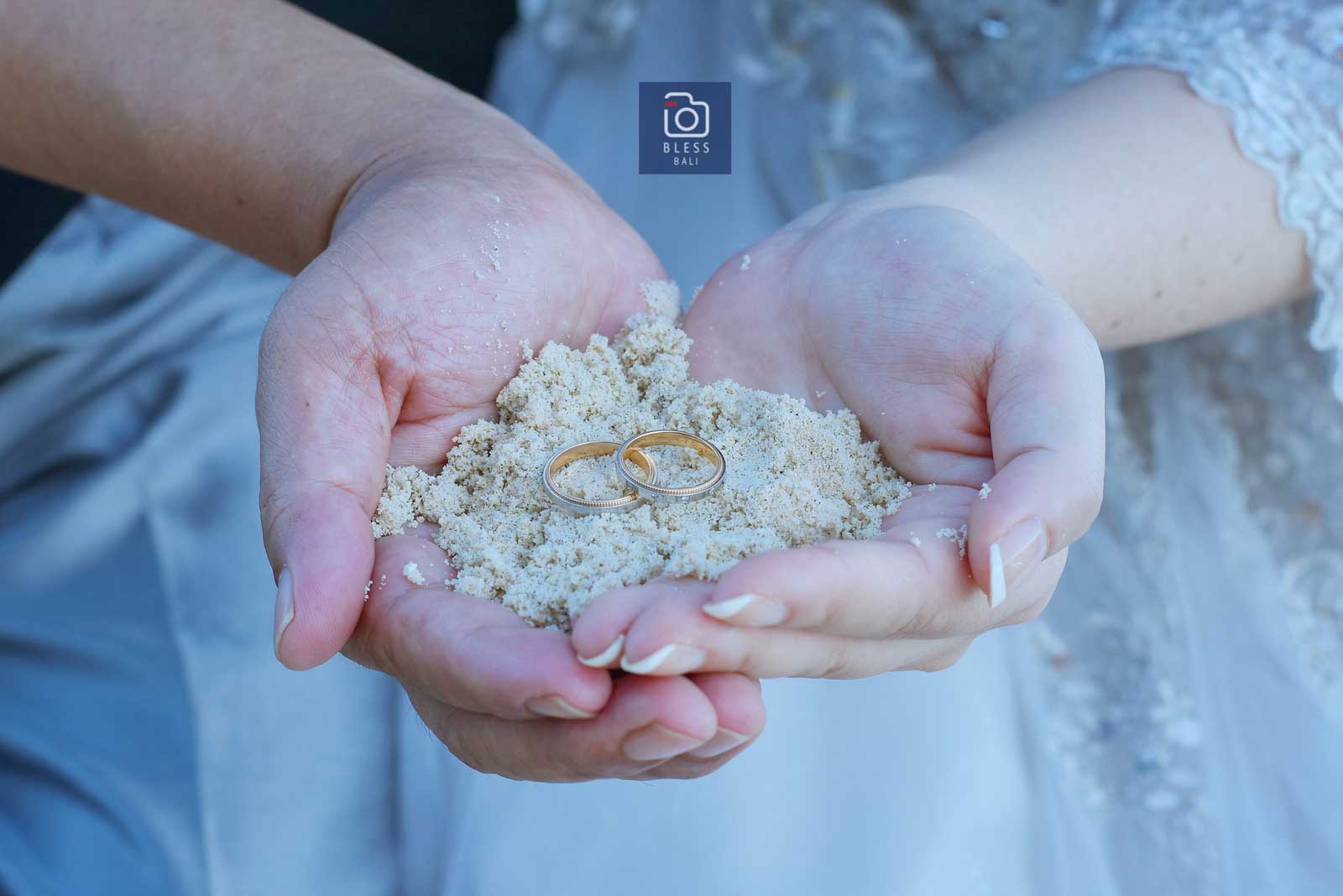 砂と結婚指輪