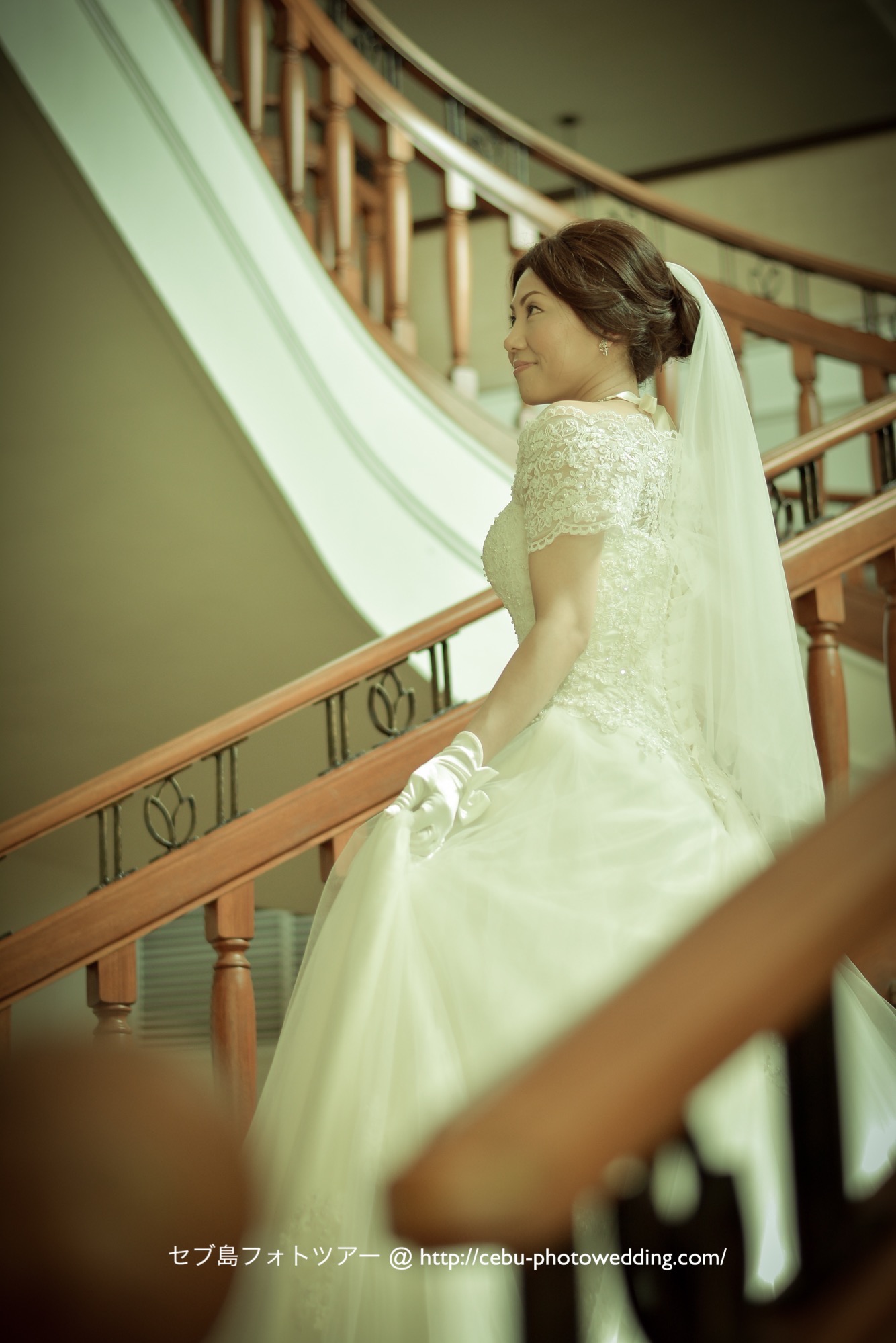 階段で、花嫁様のソロショット