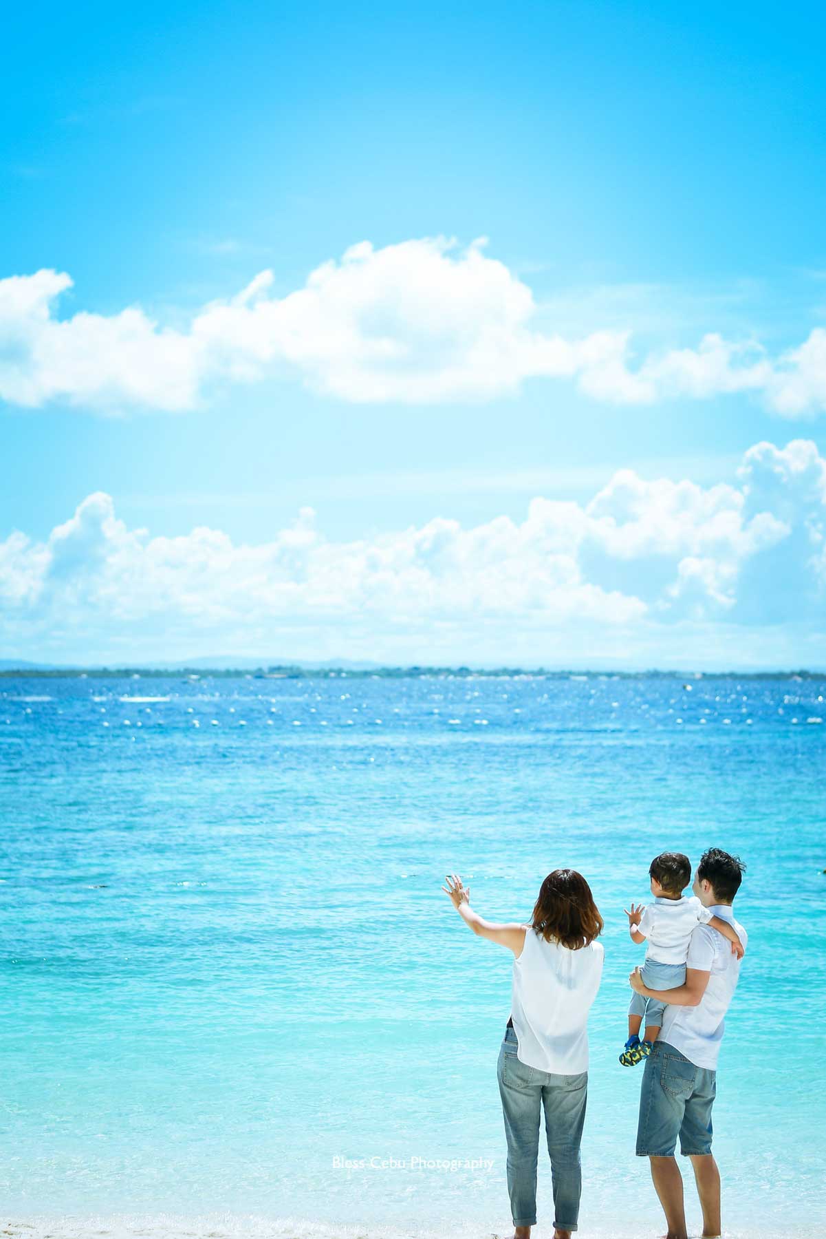 親子３人で海を眺めて